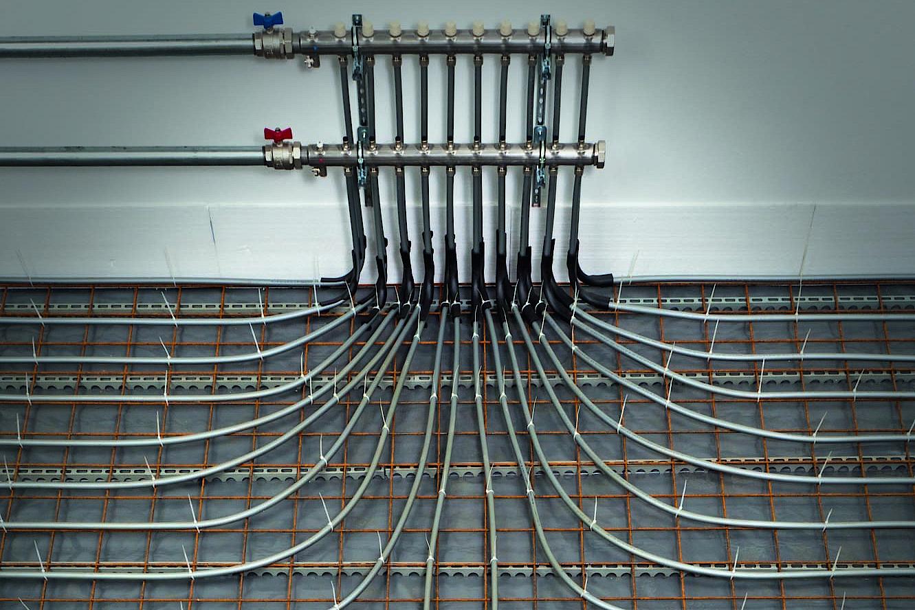 x-net C14 industrial panel heating, pipe installation with a systematic approach and an industrial panel heating manifold.