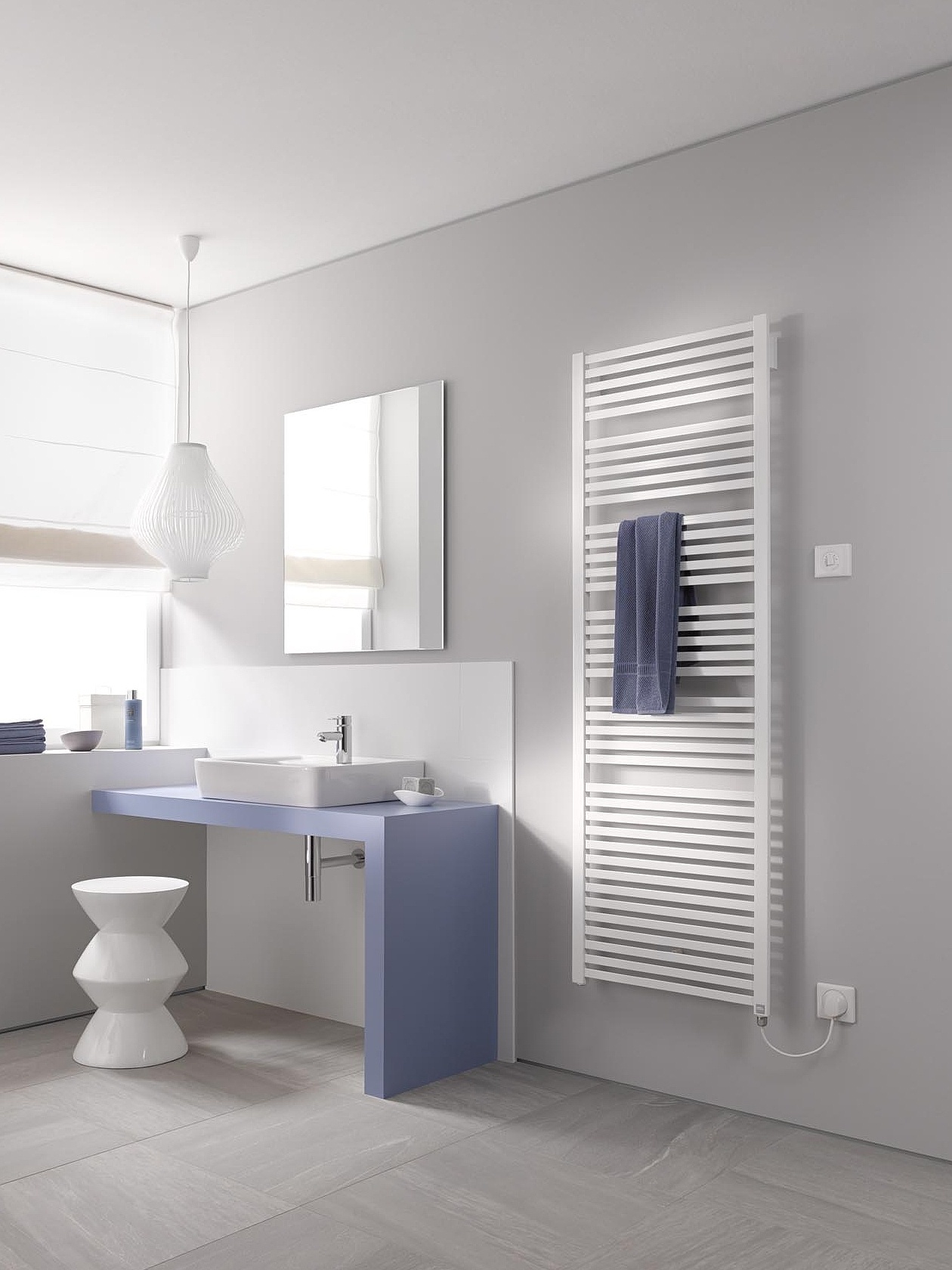 Il radiatore da bagno e di design Kermi Geneo quadris è disponibile anche come radiatore elettrico.