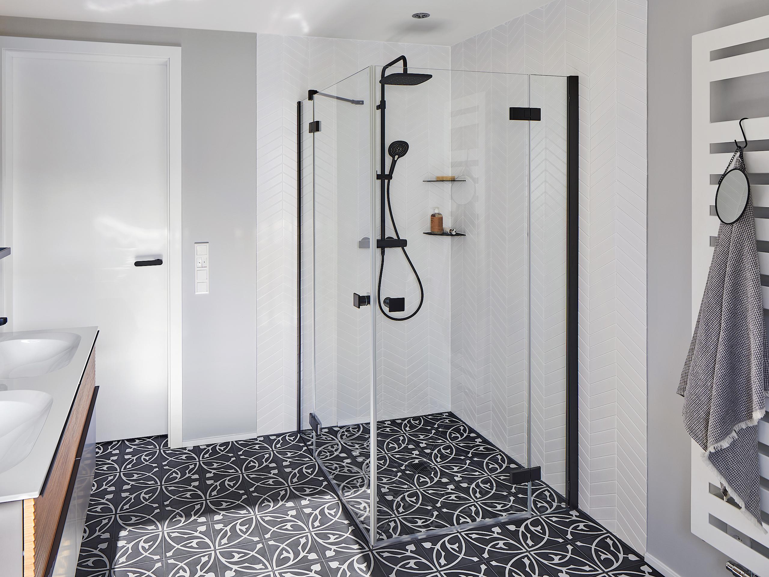 Kermi shower enclosure MENA in timeless Black & White