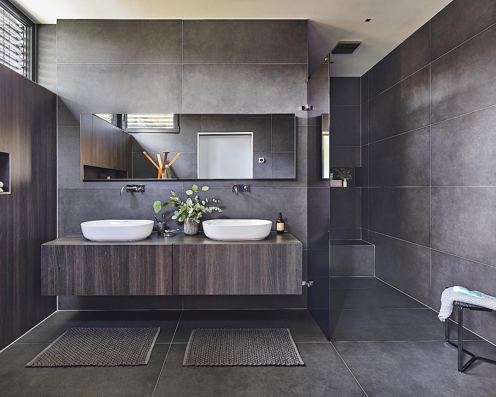 LINE main bath, Anthracite Kermi shower board, LINE main bath, Anthracite