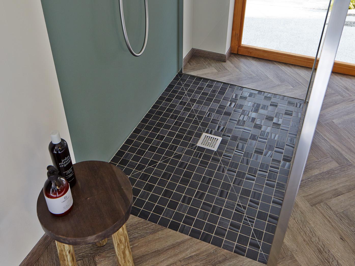 Kermi shower board with POINT point drain, can be tiled over individually