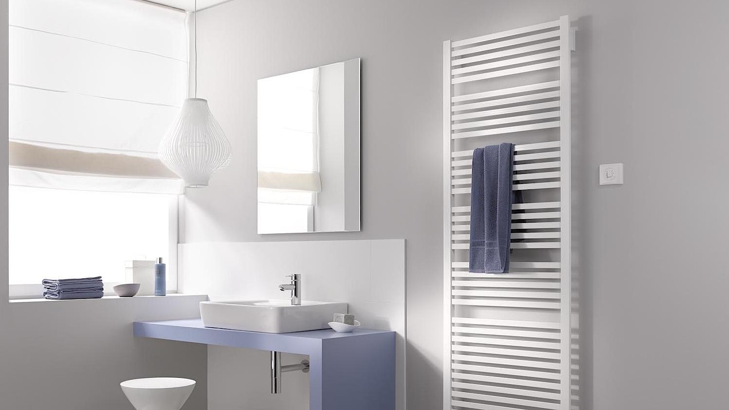 Il radiatore da bagno e di design Kermi Geneo quadris è disponibile anche come radiatore elettrico.