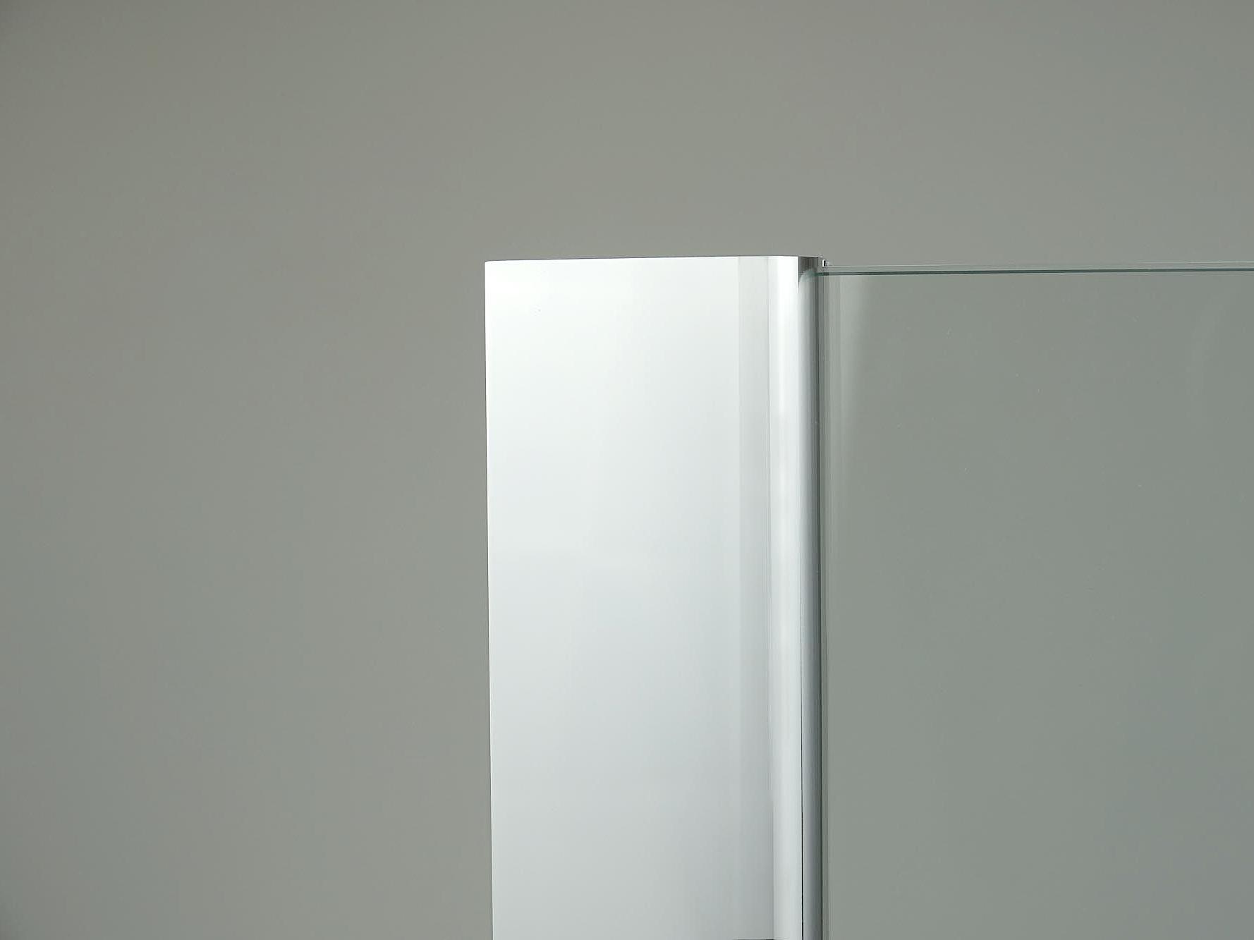 Kabina prysznicowa Kermi, powierzchnia profilu ściennego w kolorze srebro wysoki połysk