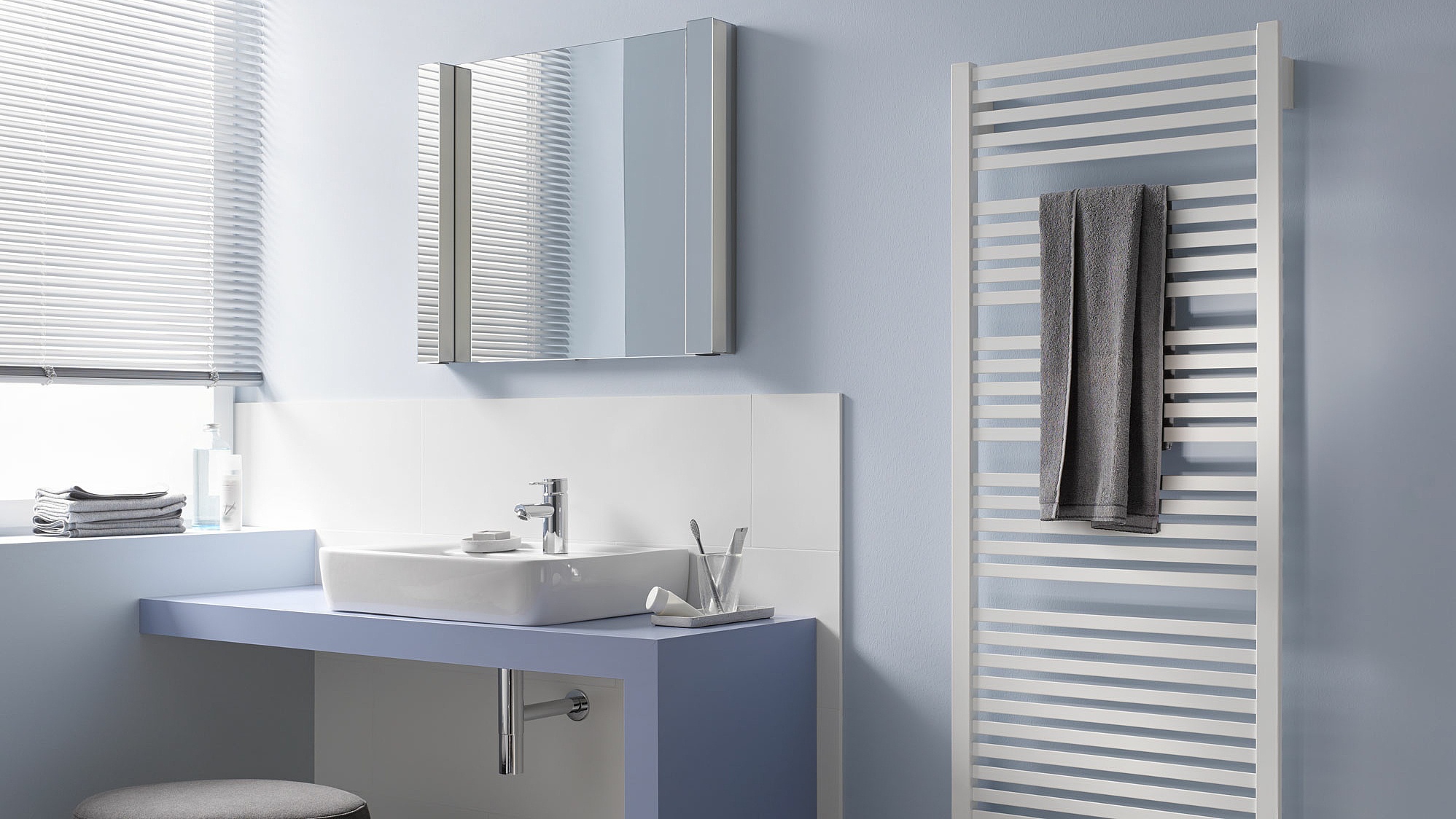 Il radiatore da bagno e di design Kermi Geneo quadris offre molta flessibilità nella progettazione e nell'installazione.