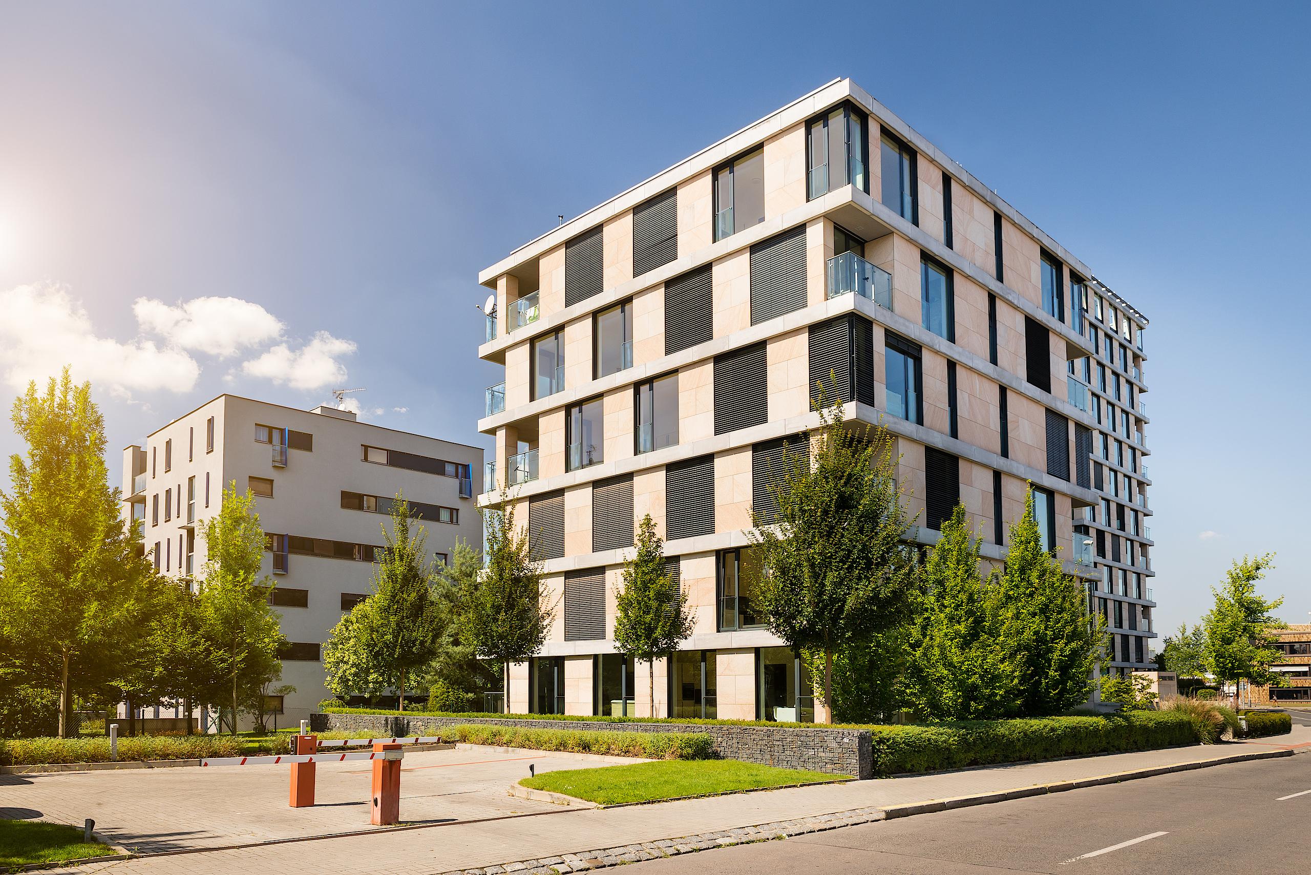 x-net Wohnungsstation x-net Wohnungsstation mit FBH-Verteiler für hygienische Trinkwassererwärmung und effiziente Wärmeversorgung.