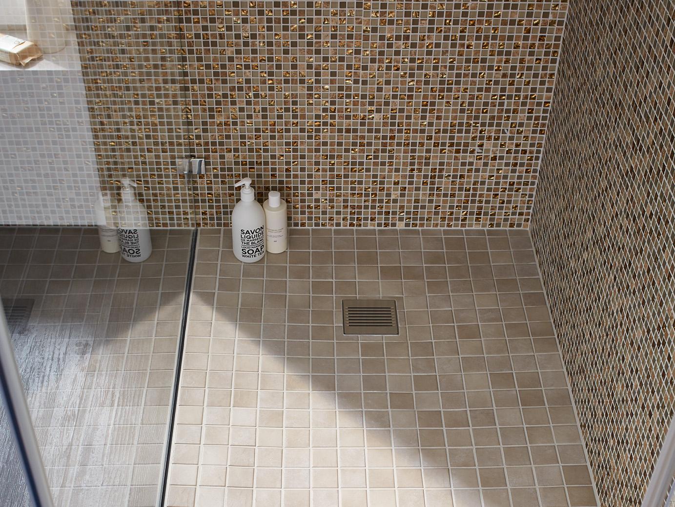 Kermi shower board with POINT point drain, barrier-free