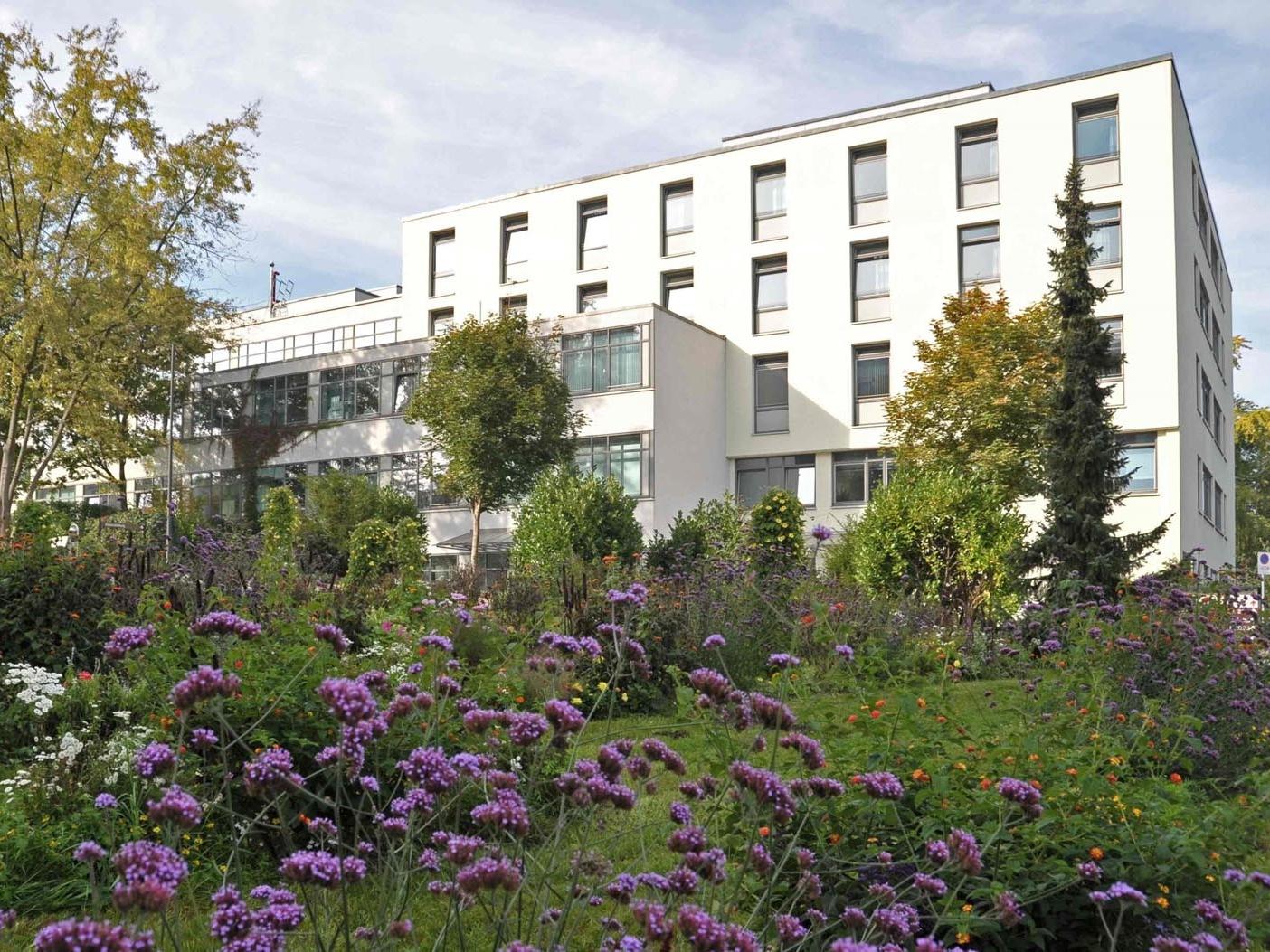 Reference property for Kermi shower design, District Hospital, Regensburg