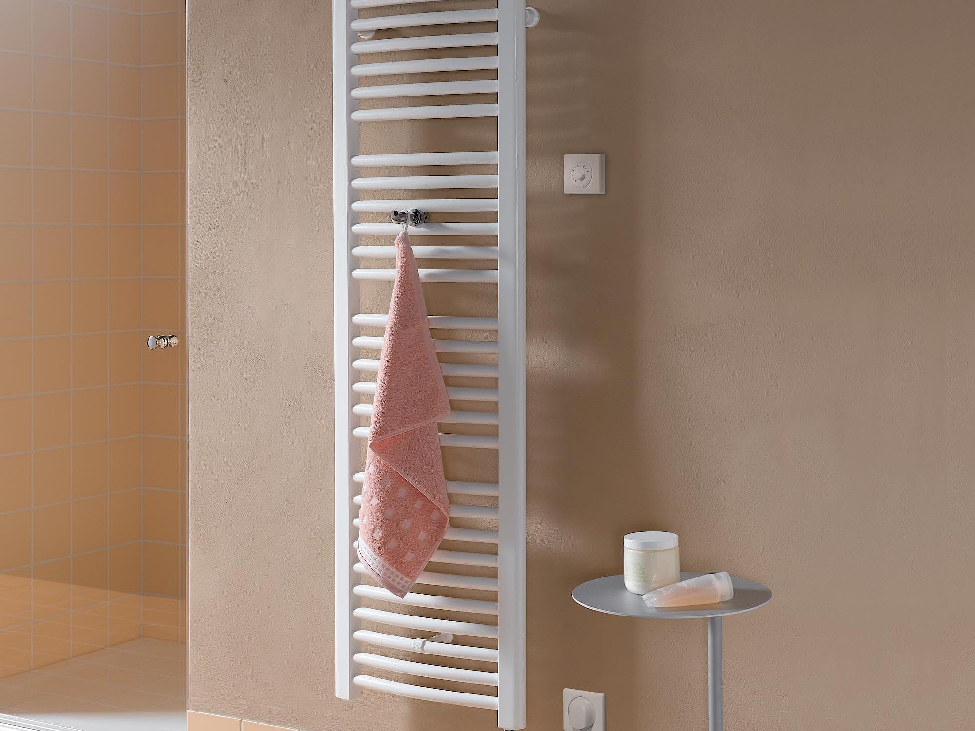 Radiateur design et de salle de bain Basic-50 de Kermi également disponible comme radiateur électrique.