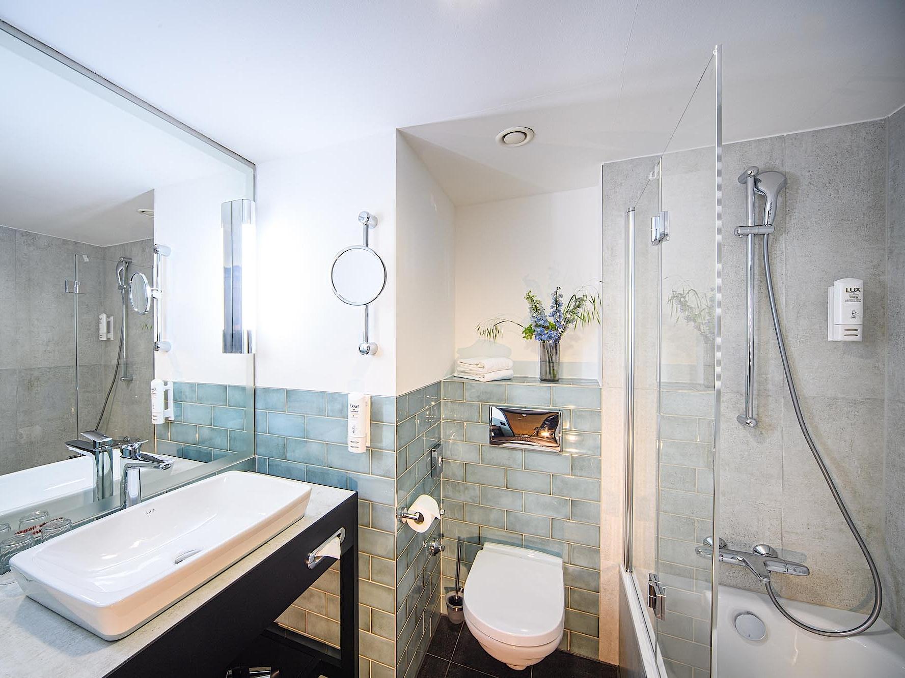 Reference property Holiday Inn, Lübeck Kermi shower design reference property Holiday Inn, Lübeck