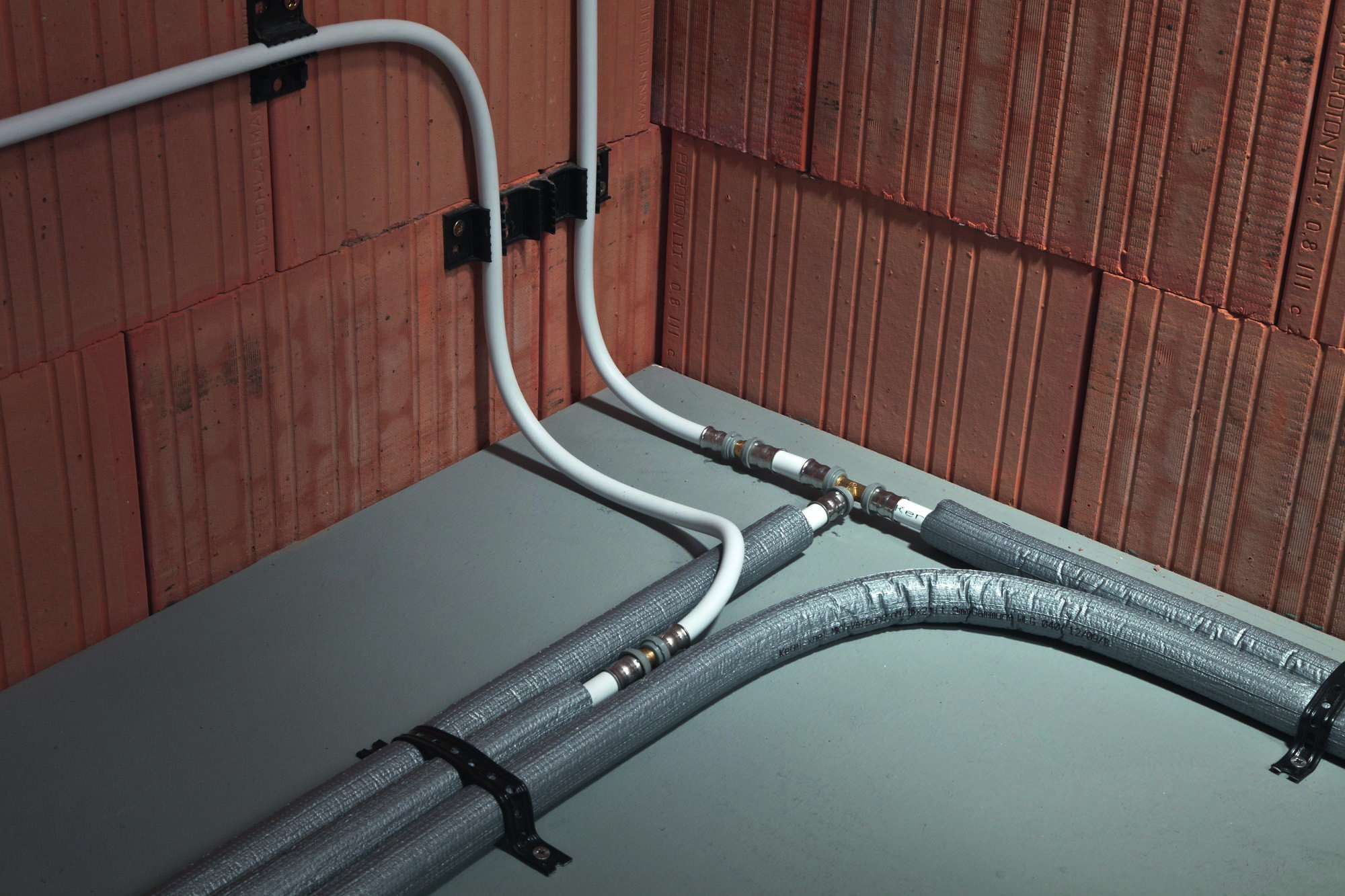 Sienų šildymo sistema tinke „x-net C21“, sieninio šildymo sistemos prijungimas.