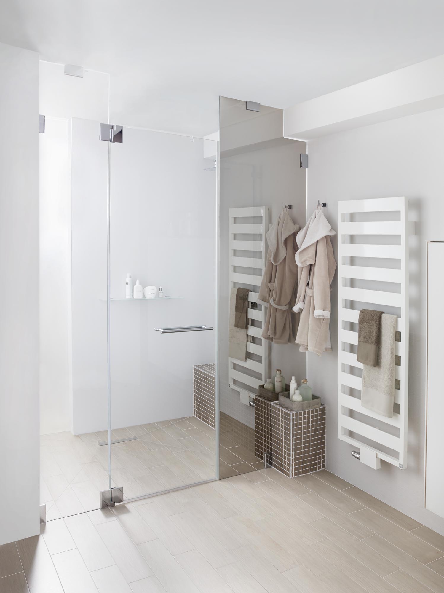 Kermi shower enclosure PASA with mirror glass and cut-outs via KermiEXTRA