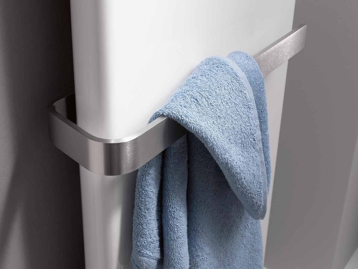 Kermi Pateo dizaino radiatorių - rankšluosčių džiovintuvų kabykla rankšluosčiams, šlifuoto nerūdijančiojo plieno.