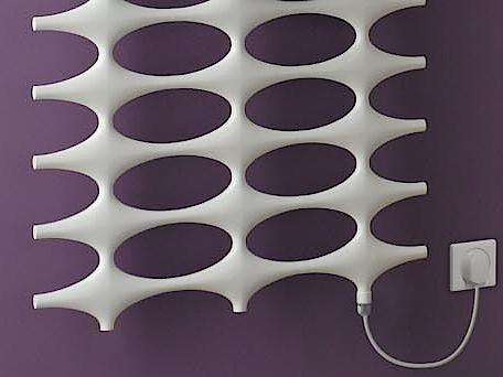 Kermi Ideos dizaino radiatorius – rankšluosčių džiovintuvus galima užsisakyti tik elektriniame variante.