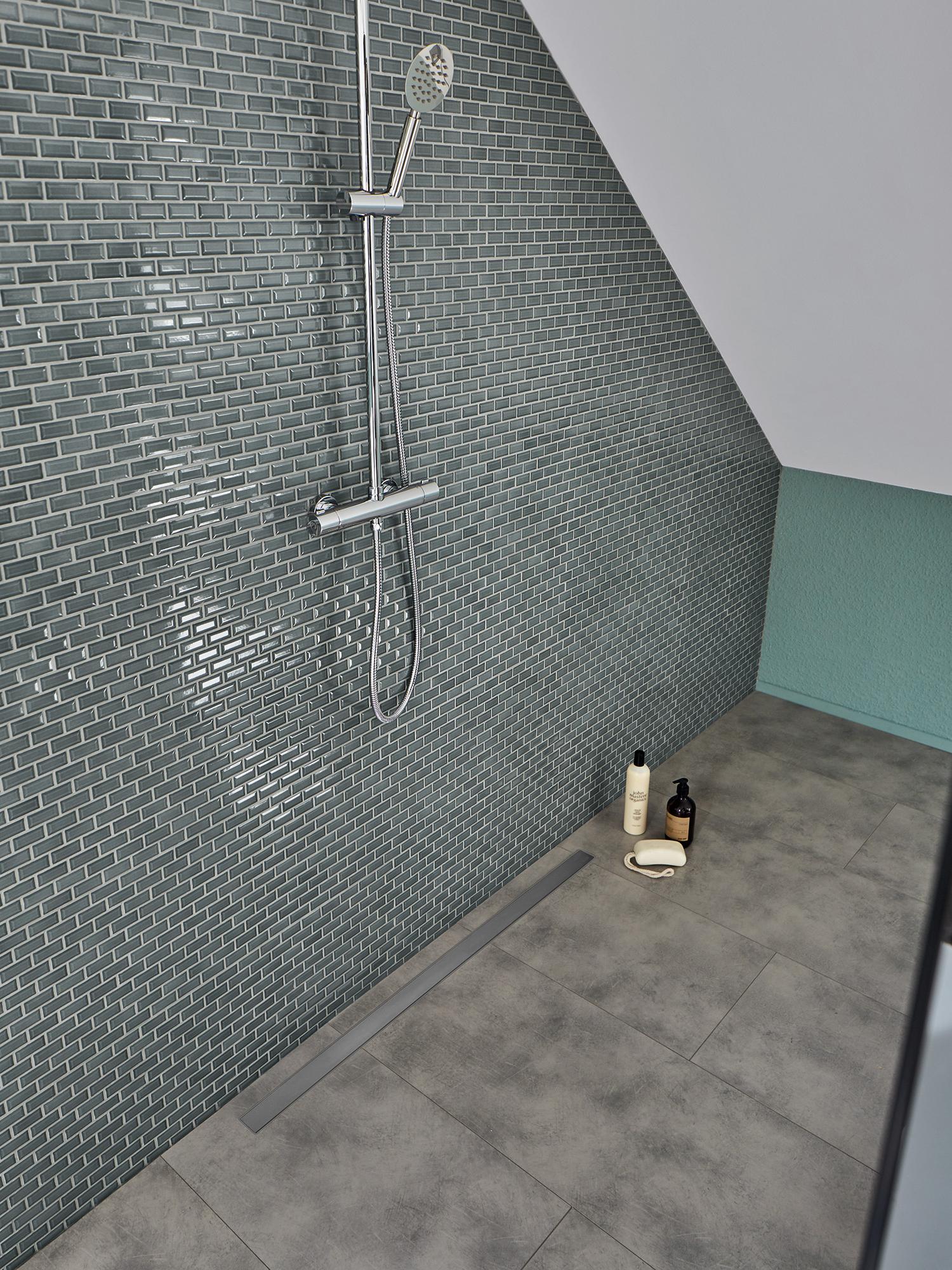Kermi shower board, LINE with exclusive channel cover, drain along wall