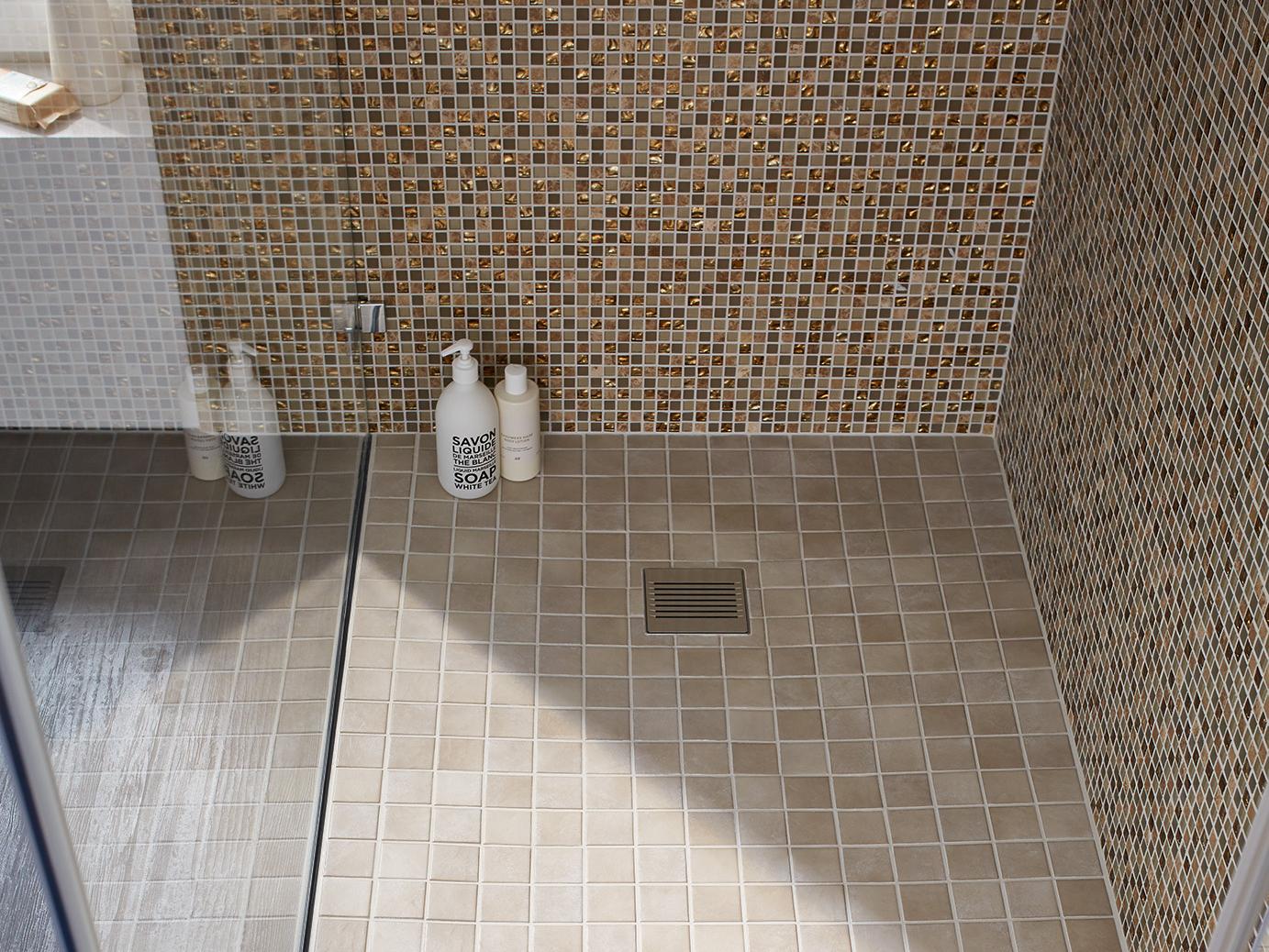 Kermi shower board with POINT point drain, barrier-free